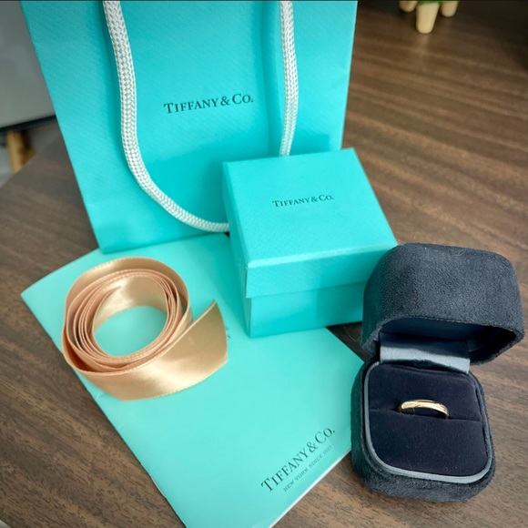 (SOLD) Tiffany & Co. Ring / Band / Wedding Band / Engagement Ring - Picture 3 of 5